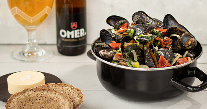 OMER. | Mussels in OMER. with chorizo and green herbs